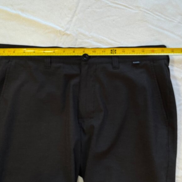 Travis Mathew Golf Shorts Men's 34 Black Flat Front Casual Polyester 10" Inseam - Picture 9 of 11